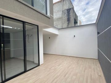 casa en venta en manantial de las mercedes. Cod V3075