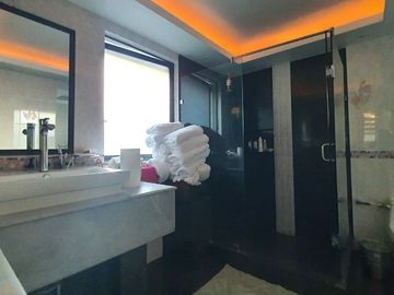 CASA EN RENTA CON SEGURIDAD EN LOMAS DE VALLE ESCONDIDO, ATIZAPÁN DE ZARAGOZA