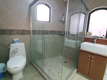 CASA EN RENTA CON SEGURIDAD EN LOMAS DE VALLE ESCONDIDO, ATIZAPÁN DE ZARAGOZA
