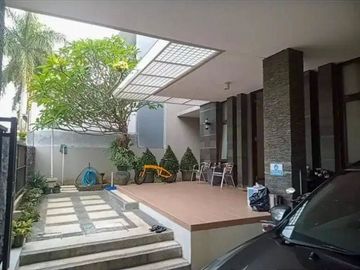Rumah 2 Lantai + Kolam Renang Luas 370 di Araya Golf Malang