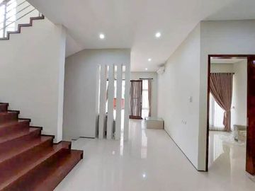 Rumah 2 Lantai + Kolam Renang Luas 370 di Araya Golf Malang