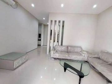 Rumah 2 Lantai + Kolam Renang Luas 370 di Araya Golf Malang