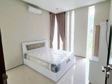 Rumah 2 Lantai + Kolam Renang Luas 370 di Araya Golf Malang