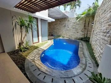 Rumah 2 Lantai + Kolam Renang Luas 370 di Araya Golf Malang