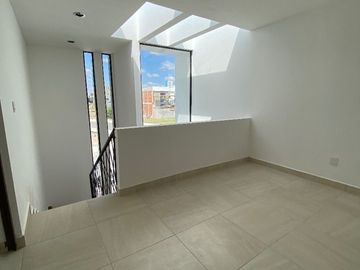 Estrena Casa en Valle de Juriquilla, Gran Ubicación, Diseño de Autor