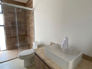 Estrena Casa en Valle de Juriquilla, Gran Ubicación, Diseño de Autor