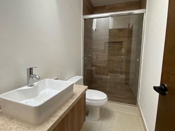 Estrena Casa en Valle de Juriquilla, Gran Ubicación, Diseño de Autor