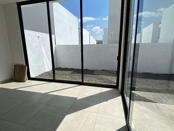 Estrena Casa en Valle de Juriquilla, Gran Ubicación, Diseño de Autor