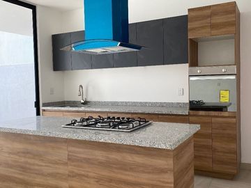 Estrena Casa en Valle de Juriquilla, Gran Ubicación, Diseño de Autor