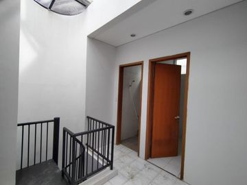 Town House di Pejaten dg Kolam Renang dan Taman Unfurnished HSE-A0497
