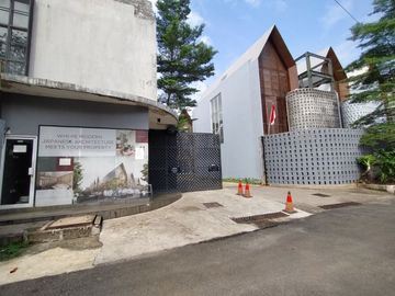 Town House di Pejaten dg Kolam Renang dan Taman Unfurnished HSE-A0497
