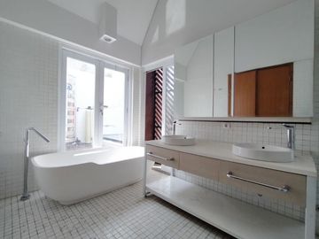 Town House di Pejaten dg Kolam Renang dan Taman Unfurnished HSE-A0497