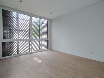 Town House di Pejaten dg Kolam Renang dan Taman Unfurnished HSE-A0497