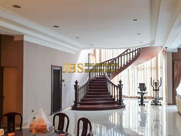 Dijual Rumah Lux Full Furnish Komplek Cemara Asri