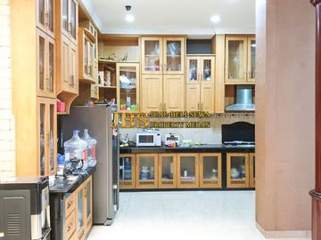 Dijual Rumah Lux Full Furnish Komplek Cemara Asri
