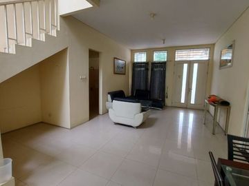 BUYER ONLY ) Turun harga dari 2,7M ke 2,5M!!!! Royal Residence luas tanah 9x18 dan full furnished lhoooooo!!!