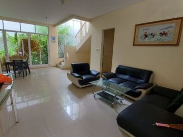 BUYER ONLY ) Turun harga dari 2,7M ke 2,5M!!!! Royal Residence luas tanah 9x18 dan full furnished lhoooooo!!!