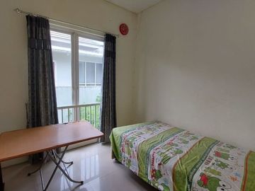 BUYER ONLY ) Turun harga dari 2,7M ke 2,5M!!!! Royal Residence luas tanah 9x18 dan full furnished lhoooooo!!!