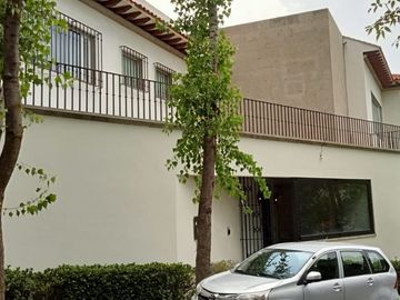 CASA EN VENTA EN BOSQUES DE LAS LOMAS