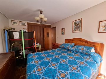 Amplio, 145m2 con terraza,3 dorm. 3 baños, estacionamiento