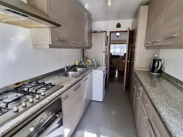 Amplio, 145m2 con terraza,3 dorm. 3 baños, estacionamiento