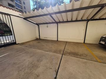 Amplio, 145m2 con terraza,3 dorm. 3 baños, estacionamiento