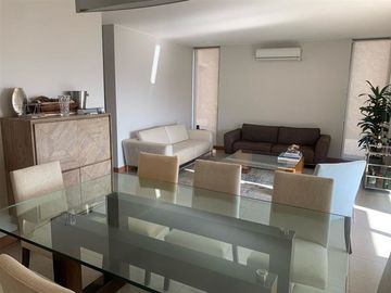 Townhouse con linda vista panorámica en seguro condominio