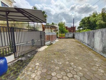 Rumah dalam cluster dekat kampus Uii jalan kaliurang km 12
