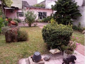 Casa amplia con parque libre.  Apta Crédito Bancario!!!!