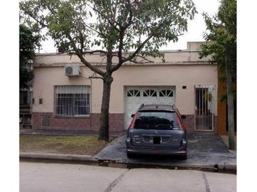 Casa amplia con parque libre.  Apta Crédito Bancario!!!!