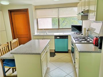 Estupenda casa en Cerrada con gran jardin - La Herradura