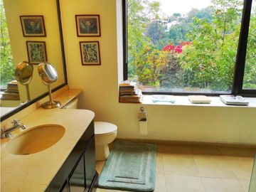 Estupenda casa en Cerrada con gran jardin - La Herradura