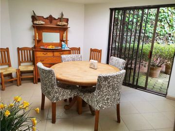 Estupenda casa en Cerrada con gran jardin - La Herradura