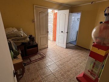 SE VENDE CASA ESQUINA CON DOS LOCALES COMERCIALES