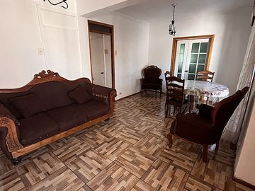 SE VENDE CASA ESQUINA CON DOS LOCALES COMERCIALES
