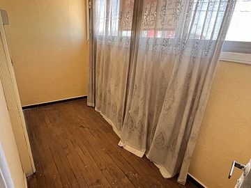 SE VENDE CASA ESQUINA CON DOS LOCALES COMERCIALES