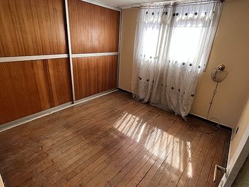 SE VENDE CASA ESQUINA CON DOS LOCALES COMERCIALES