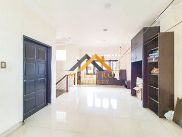 Dijual Cepat Villa Terawat Full Perabot Jl.Sultan Hasanuddin