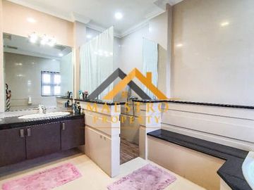Dijual Cepat Villa Terawat Full Perabot Jl.Sultan Hasanuddin