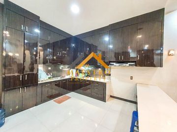 Dijual Cepat Villa Terawat Full Perabot Jl.Sultan Hasanuddin