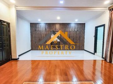 Dijual Cepat Villa Terawat Full Perabot Jl.Sultan Hasanuddin