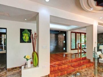 Residencia de 7 recamaras a pasos del mar 2 albercas en venta en Playacar Fase 1