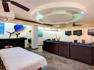 Residencia de 7 recamaras a pasos del mar 2 albercas en venta en Playacar Fase 1