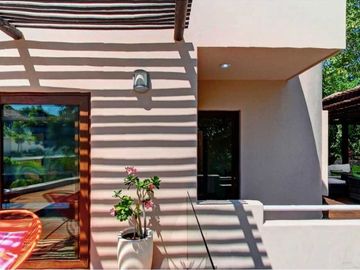 Residencia de 7 recamaras a pasos del mar 2 albercas en venta en Playacar Fase 1