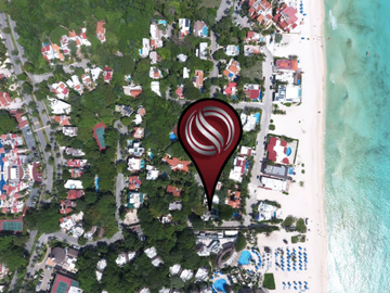 Residencia de 7 recamaras a pasos del mar 2 albercas en venta en Playacar Fase 1