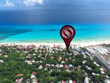 Residencia de 7 recamaras a pasos del mar 2 albercas en venta en Playacar Fase 1