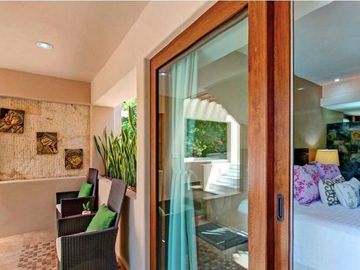 Residencia de 7 recamaras a pasos del mar 2 albercas en venta en Playacar Fase 1