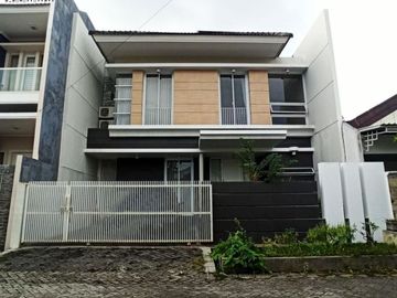 Rumah Sutorejo Utara, Furnish, Strategis