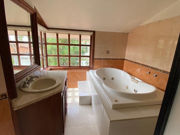 Linda casa en Bugambilias