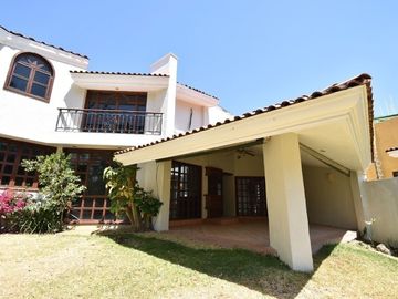 Linda casa en Bugambilias
